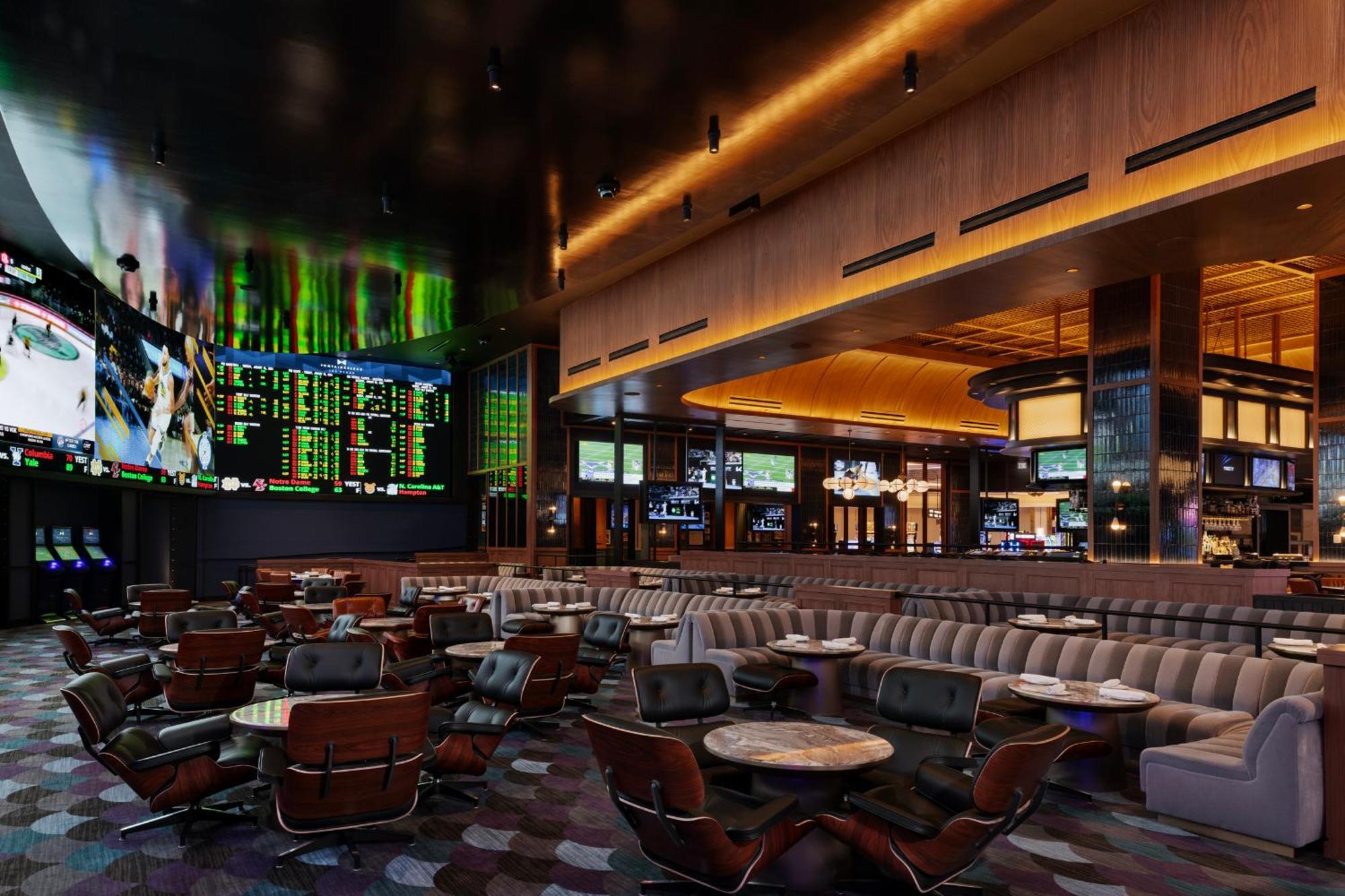 Fontainebleau Las Vegas Kültér fotó The interior of a typical sports bar