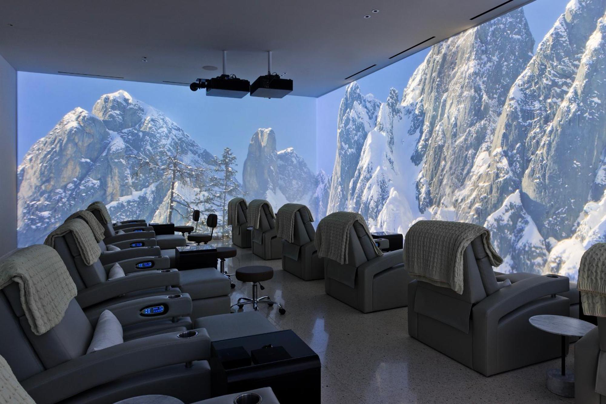 Fontainebleau Las Vegas Kültér fotó The 360° theater at the Four Seasons Resort Whistler