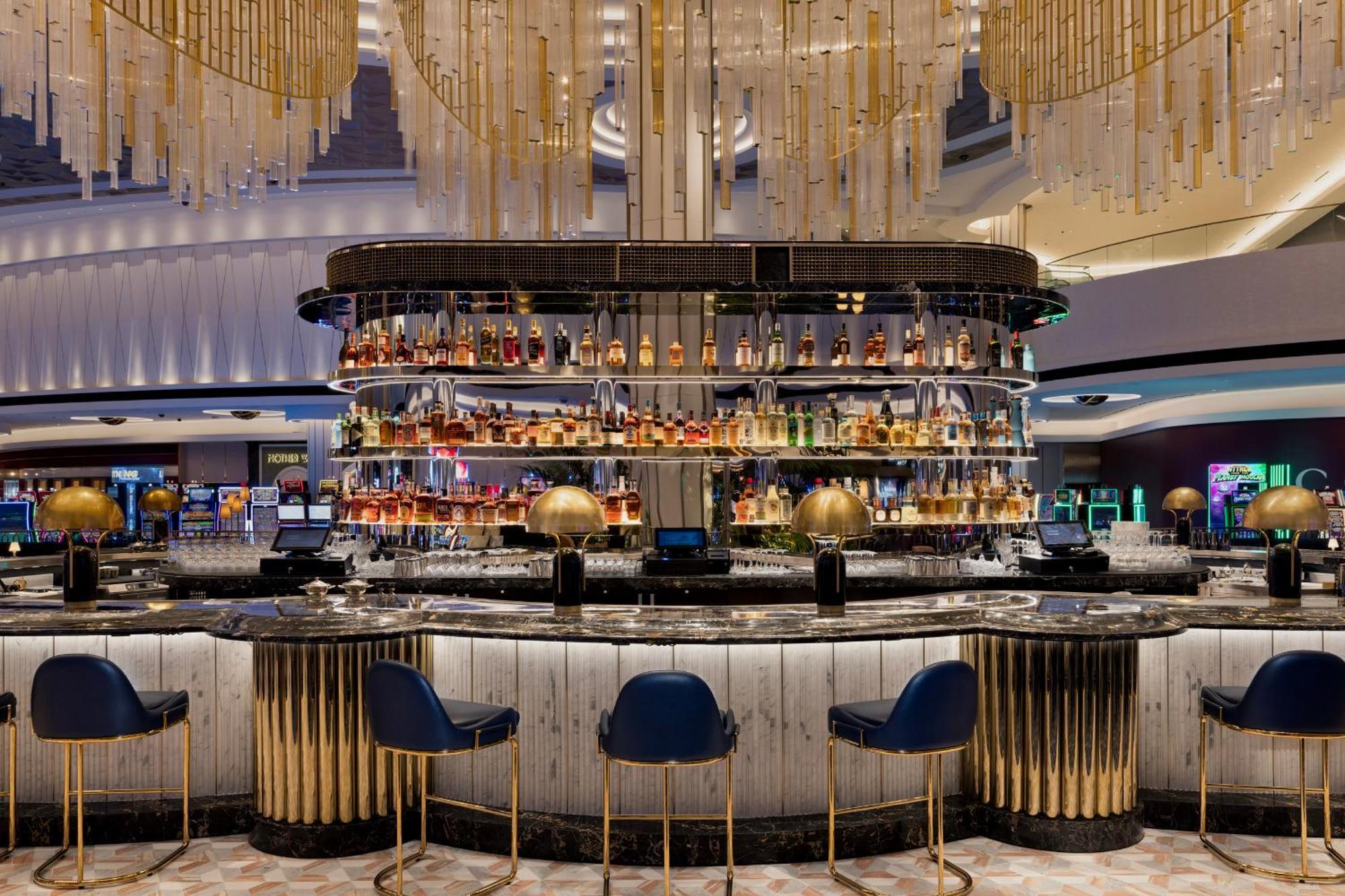 Fontainebleau Las Vegas Kültér fotó The bar at the MGM Resorts in National Harbor, Maryland
