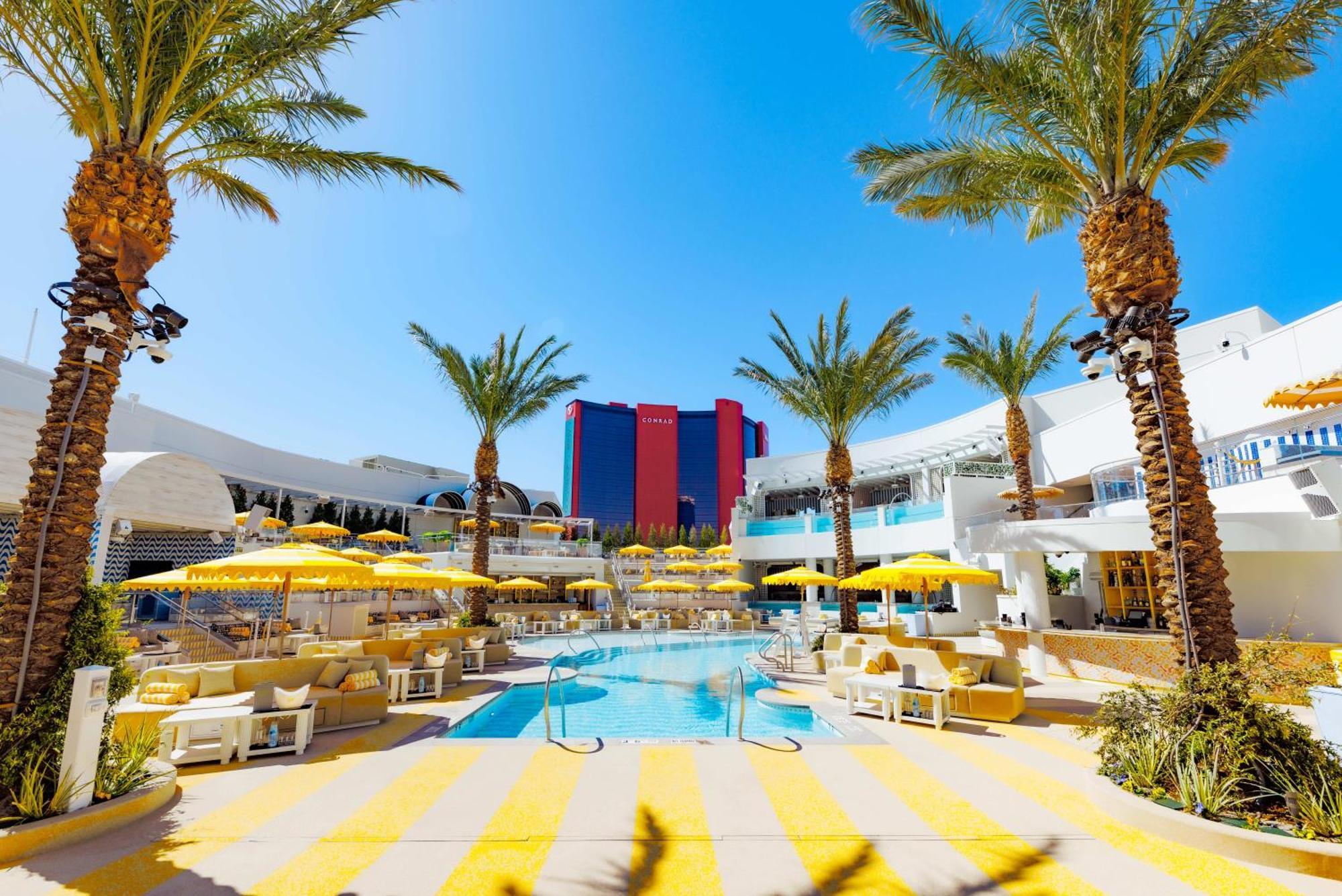 Fontainebleau Las Vegas Kültér fotó The pool at the Wynn